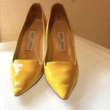 jimmychoo 34 1/2 일본 사이즈 22 정도입니다.