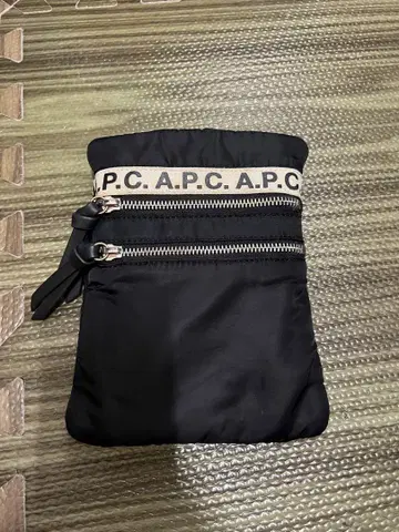 아페쎄 A.P.C. 사코슈