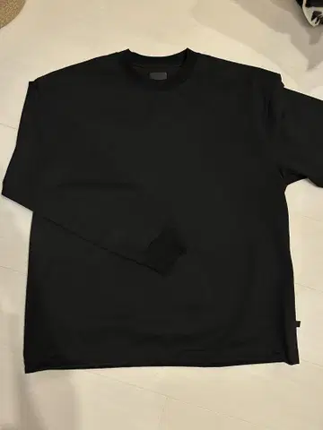 다이와 PIER39 TECH CREW NECK TEE L/S 블랙