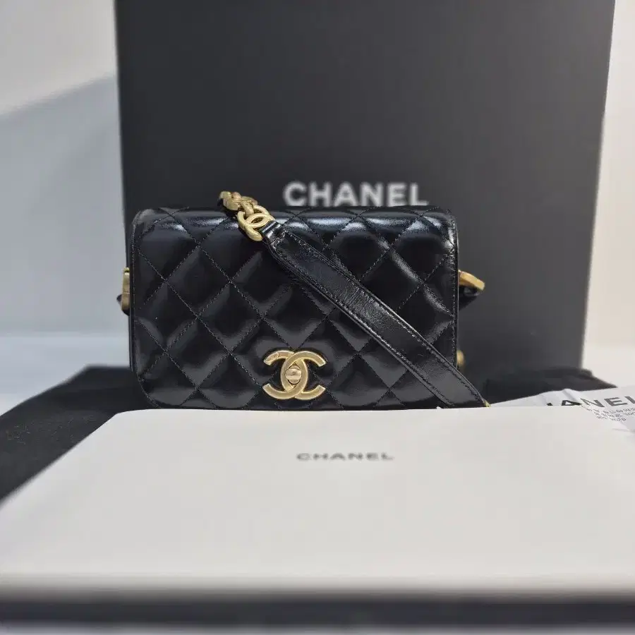 MISCHIEF | 미스치프 Mischief Rhombus Carabiner Mini Pouch MISCHIEF | 미스치프 Mischief Rhombus Carabiner Mini Pouch