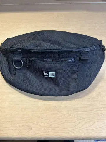 New Era 바디백 블랙