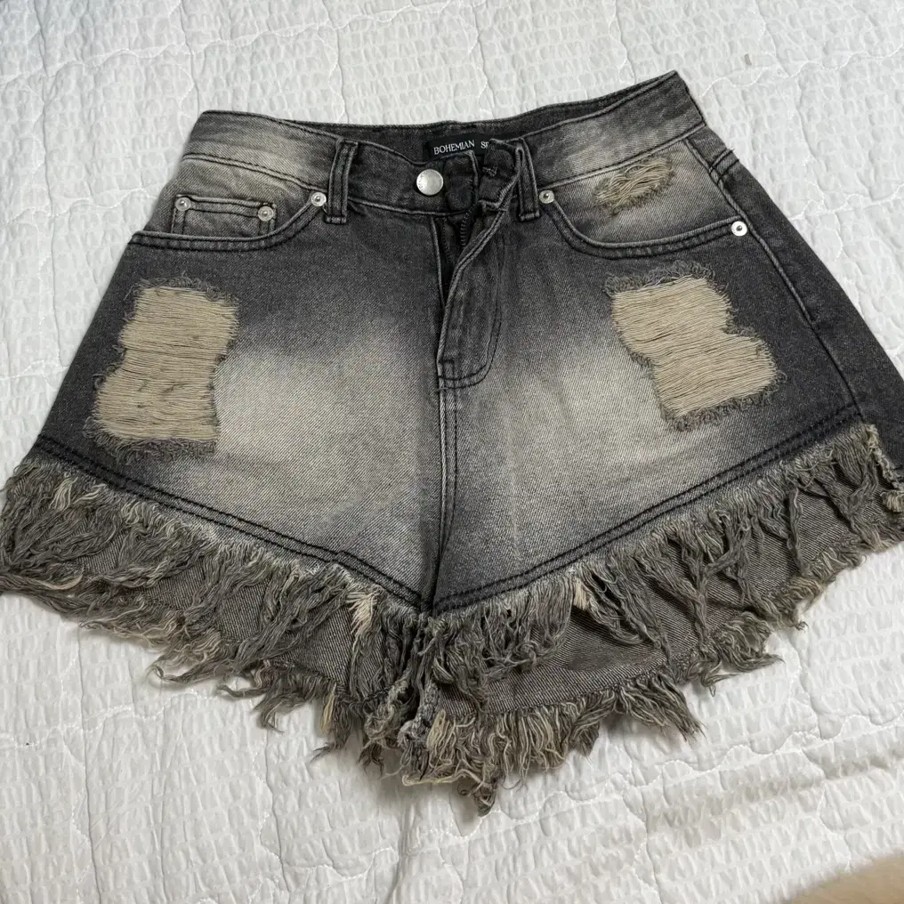 BOHEMIAN SEOUL | 보헤미안서울 Bohemian Seoul Distressed Gray