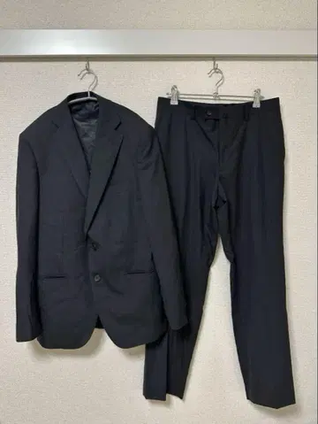 블랙 스트라이프 수트 자켓과 팬츠 세트