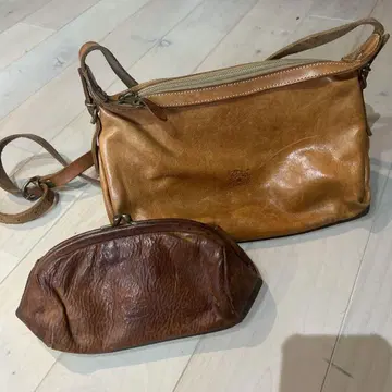 일비종떼 IL BISONTE 숄더백 덤 파우치 포함