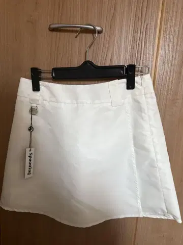 GLOWNY Spooning 화이트 플레어 스커트