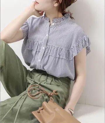 스픽 앤 스팬 슬리브리스 프릴 블라우스