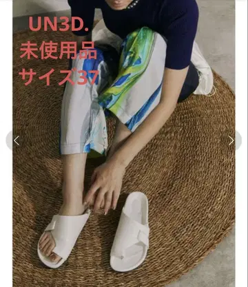 UN3D. 와이드 톤 플랫 샌들