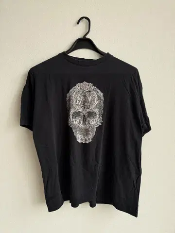 V&A Alexander McQueen 전시회 한정판 티셔츠