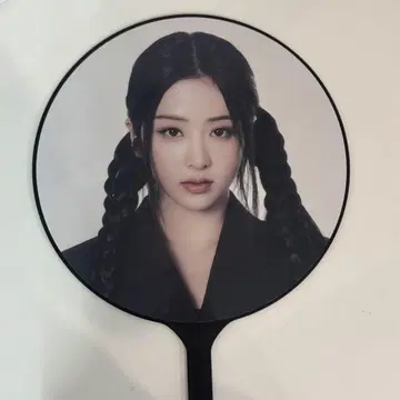 HUH YUNJIN 부채 2023 FLAME RISES 윤진