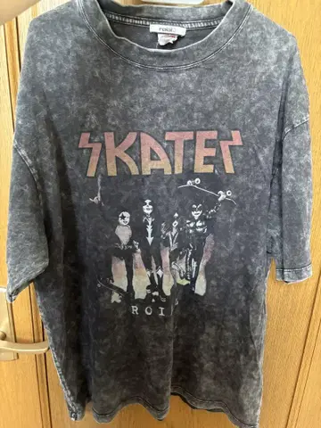 Kiss 빈티지풍 티셔츠 그레이