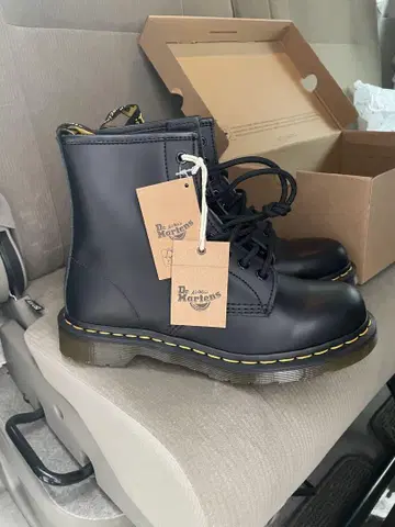 Dr.Martens 1460 8홀 부츠 UK7