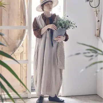 nestrobe 블랙 린넨 백 V 넥 슬리브리스 원피스