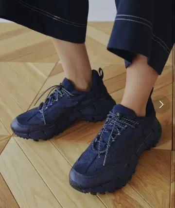 리복 로우 컷 스니커즈