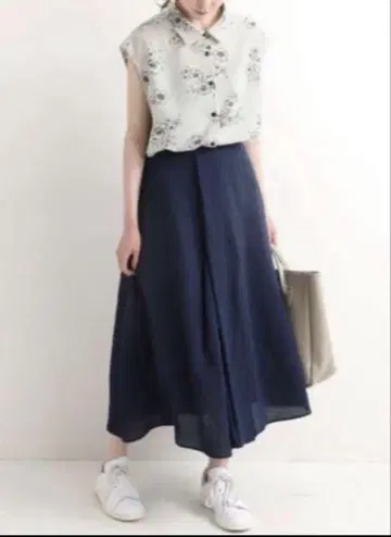 IENA 시어 랜덤 플레어 스커트 네이비 40