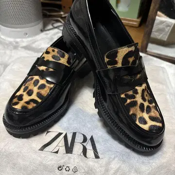 자라 레오파드 무늬 통굽 로퍼
