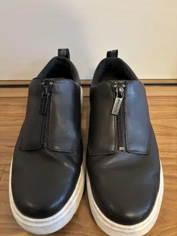 Dr.Martens AURIAN LOW II 센터 지퍼 가죽 스니커즈