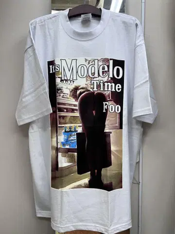 It's Modelo Time Foo 티셔츠