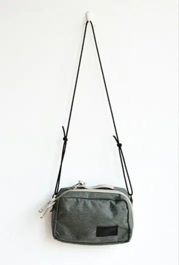 최종 가격 인하 BACH: ACCESSORY BAG M DENIM