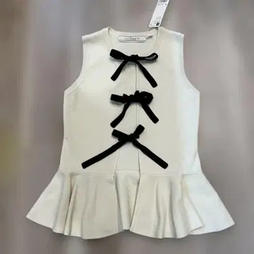 지유 프릴 슬리브리스 스웨터 아이보리