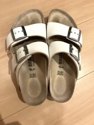 버켄스탁 애리조나 화이트 샌들 37