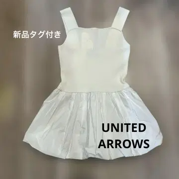 UNITED ARROWS 화이트 슬리브리스 페플럼 탑