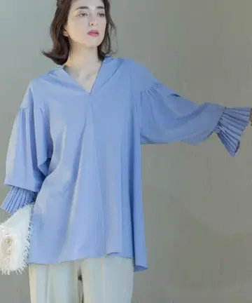 오파크 클립 플리츠 캔디 슬리브 블라우스