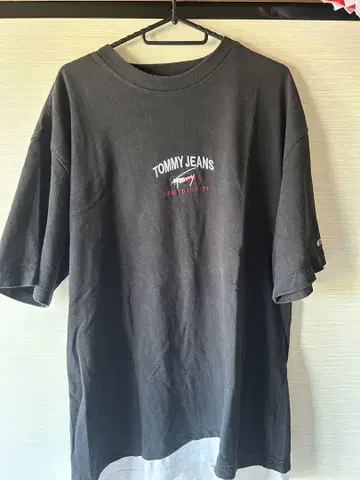 TOMMY JEANS 블랙 티셔츠 L 사이즈