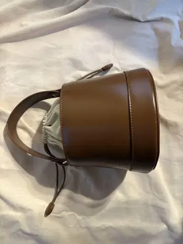 브라운 버킷형 핸드백