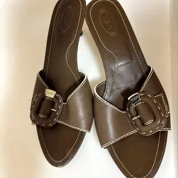 TOD'S 브라운 슬라이드 샌들 선착순 판매