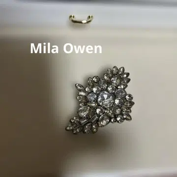 Mila Owen 크리스탈 브로치