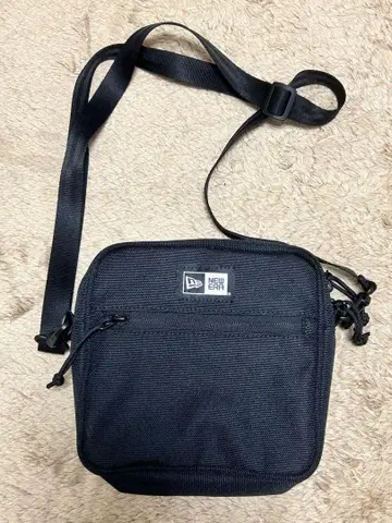 newera 숄더 파우치