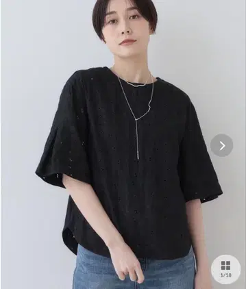 새상품급 인디비 플라워 컷 자수 플레어 슬리브 블라우스 13호