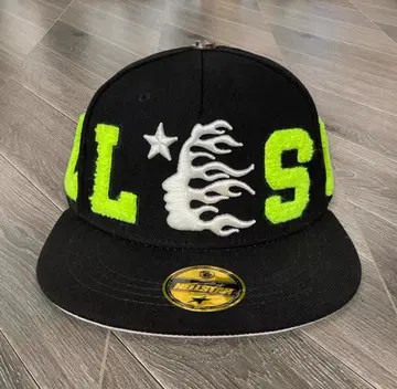 Hellstar Studios fitted hat 캡 R