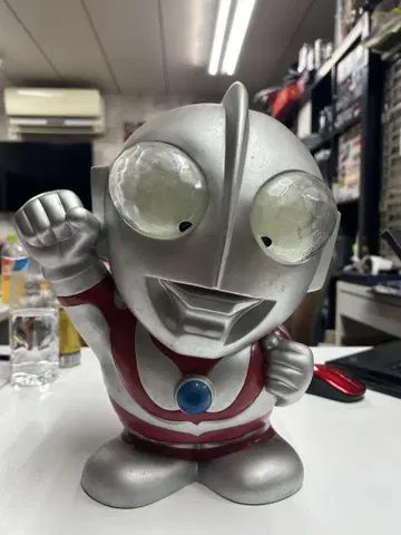 울트라맨 피규어 약 25cm 실버/레드 저금통