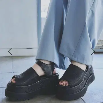 가라 솔 볼륨 샌들