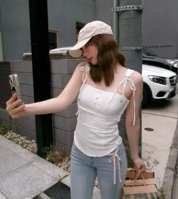 엠마 레이스 톱스와 메리