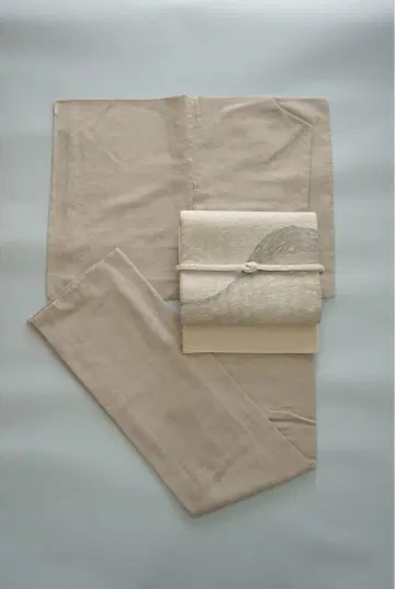유키 쓰무기 단기모노 기모노, 수축 직물, 아마색