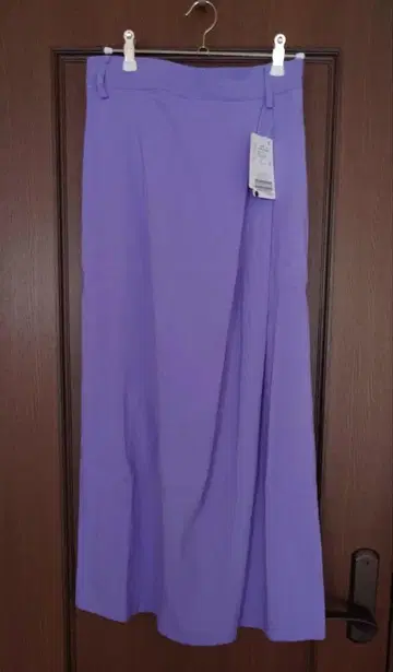 미사용 새상품 슬로브 이에나 린넨 혼방 턱 I 라인 스커트