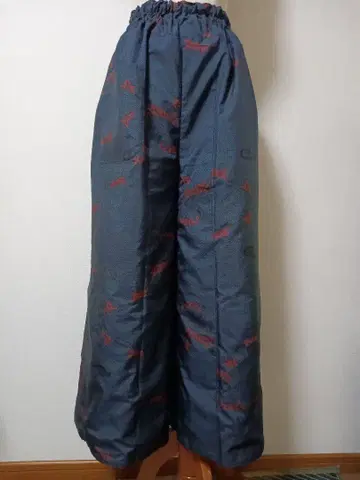 순수 실크 오시마 명주 네이비 컬러에 빨간색 패턴의 기모노 리메이크 팬츠