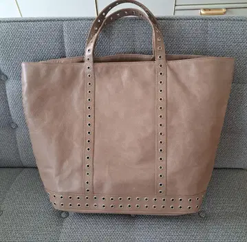 바네사 브루노 가죽 펀칭 토트백 L