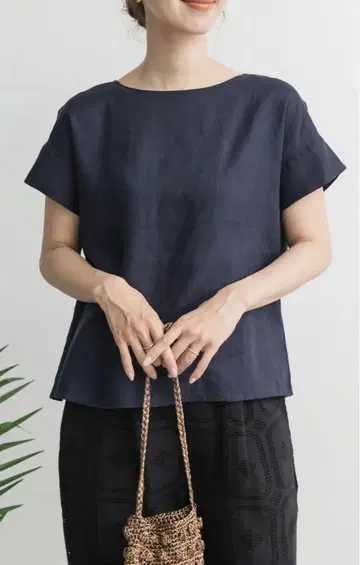 어반 리서치 도어스 린넨 백 턱 블라우스