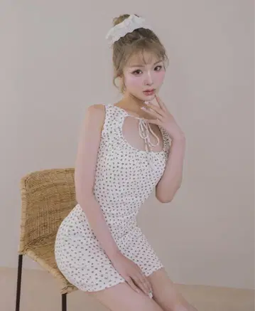 darich 프론트 오픈 플로럴 미니 원피스 화이트 프리 사이즈
