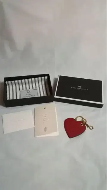 안야 힌드마치 하트 참