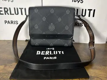 새상품급 벨루티 플라누르 스몰 메신저 백