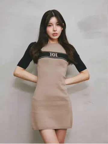Darich DD 로고 바이컬러 니트 미니 원피스