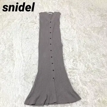 스나이델 프론트 버튼 니트 원피스 슬리브리스 V넥