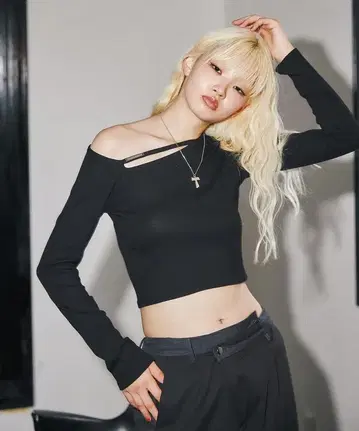 ACLENT 아크렌트 원숄더 컷 리브 롱 T 블랙