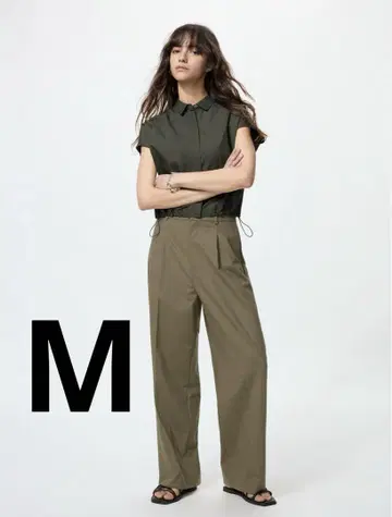 유니클로 턱 와이드 팬츠 M 올리브