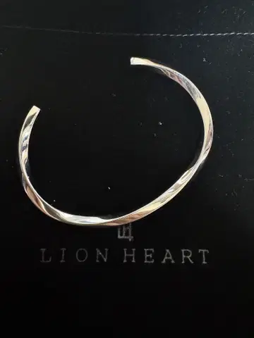 LION HEART 실버 트위스트 뱅글