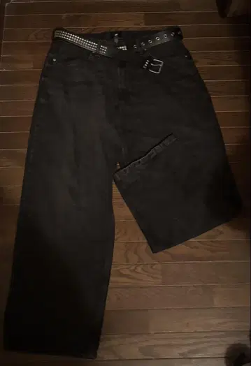 H&M 블랙 배기 데님